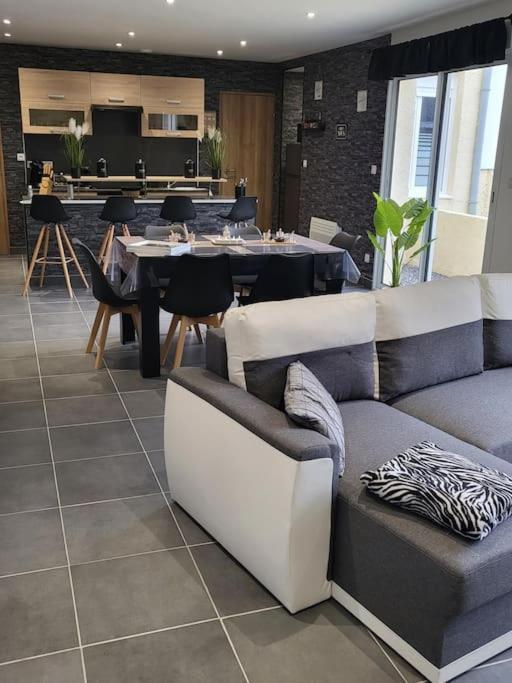Chez Aline Apartment Calais Ngoại thất bức ảnh